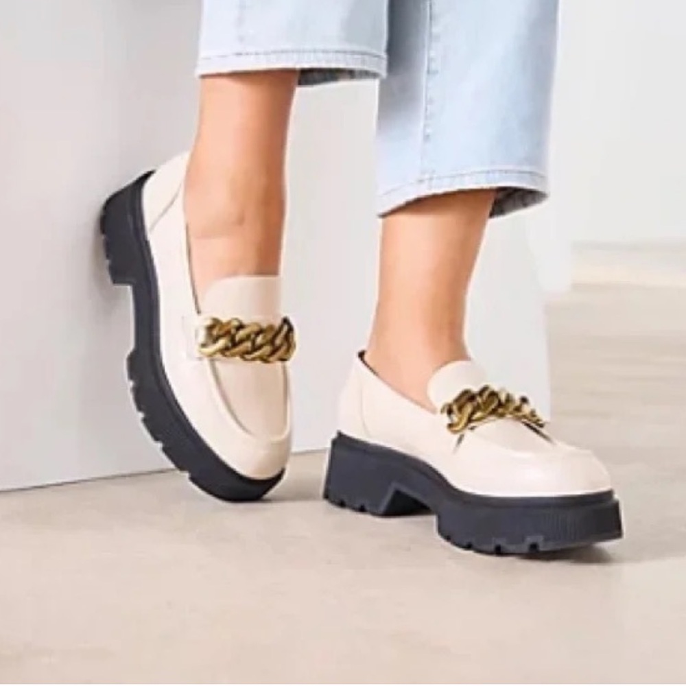 Madden Girl Cream Loafers with Gold Chain - Picture 1 of 4